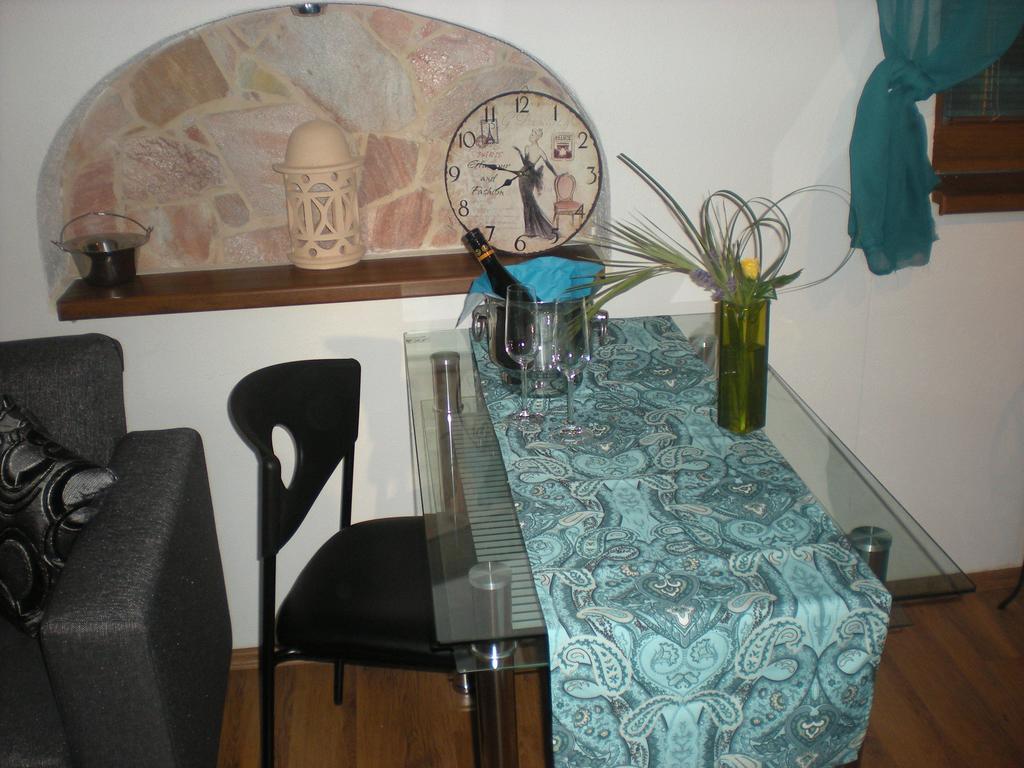 Sophia Cozy Self Catering Apartment Dolni Brezany Экстерьер фото