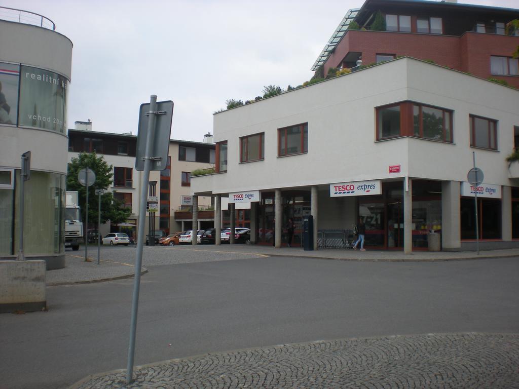 Sophia Cozy Self Catering Apartment Dolni Brezany Экстерьер фото