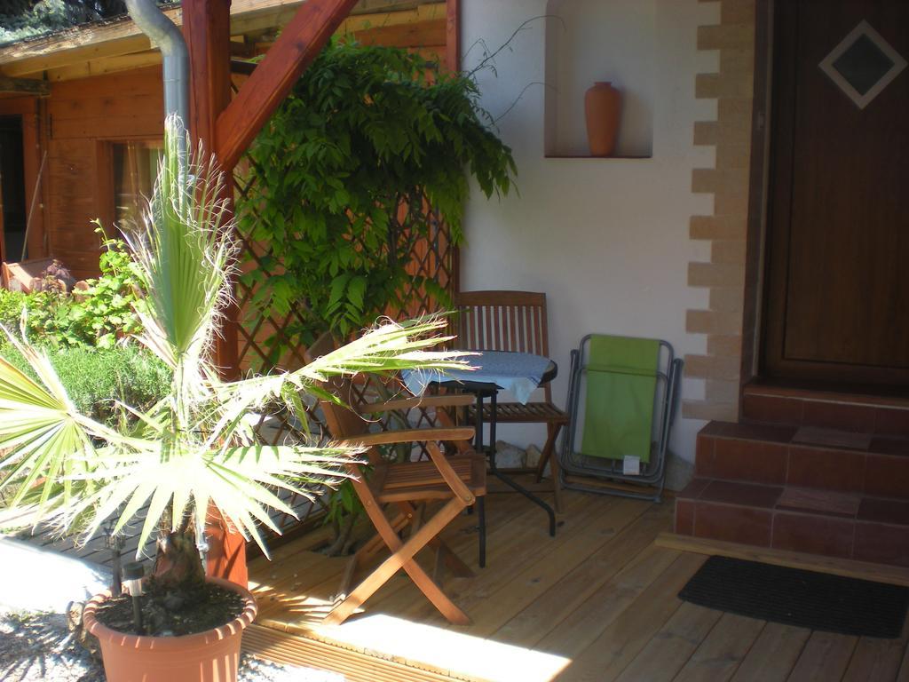 Sophia Cozy Self Catering Apartment Dolni Brezany Экстерьер фото