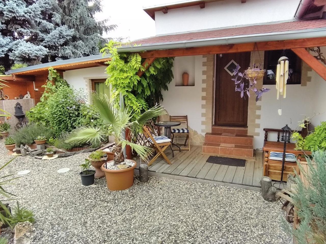Sophia Cozy Self Catering Apartment Dolni Brezany Экстерьер фото
